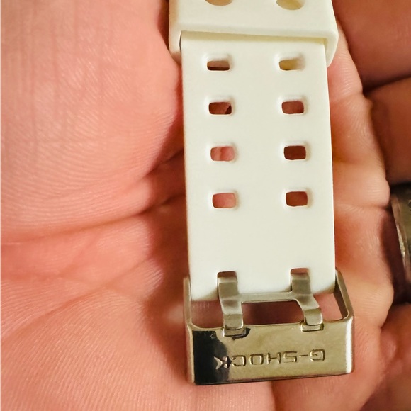 G-SHOCK CASIO WHITE-BLACK DIAL - Picture 10 of 13